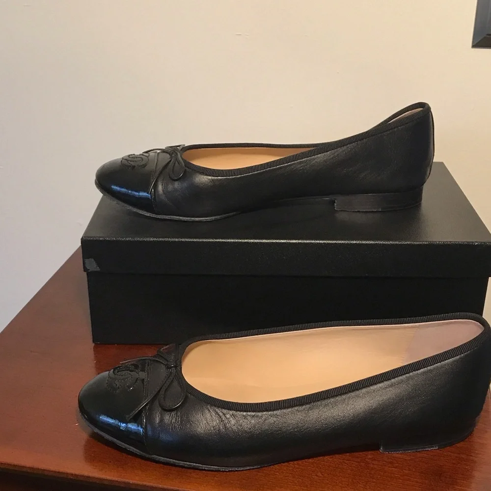 Chanel Black Leather w patent leather toe Ballet Flats size 38 EUC - Picture 4 of 13
